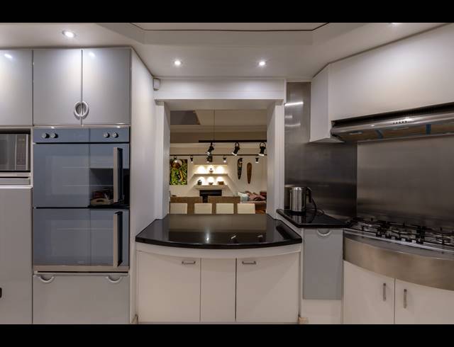 7 BEDROOM HOUSE TO LET IN CAMPS BAY